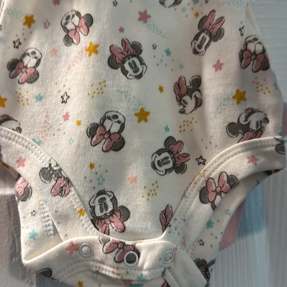 Disney Minnie Mouse Pink Baby Onesie newborn Set NWT - Picture 2 of 4